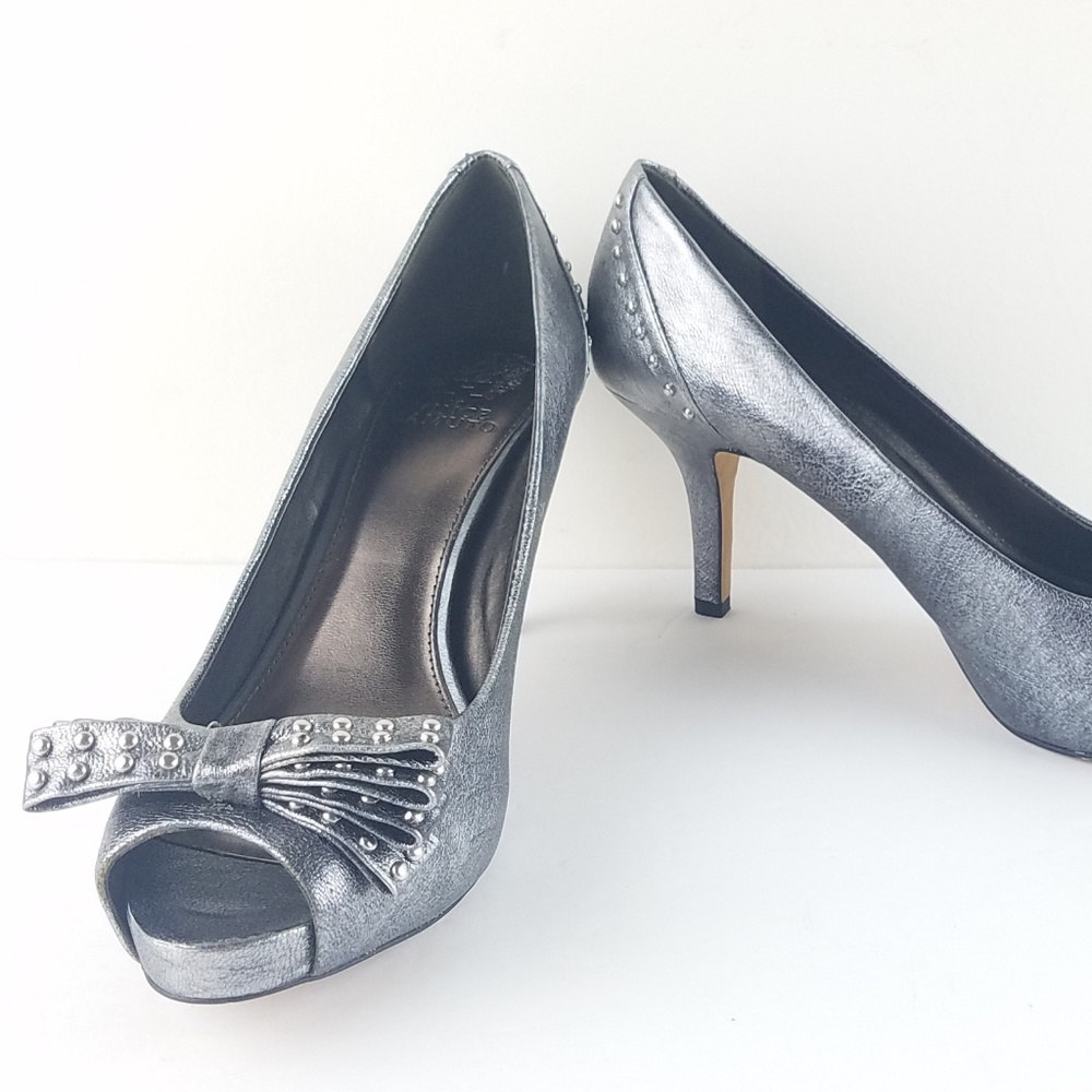 Vince Camuto size 10 Kanary Graphite Silver Heels